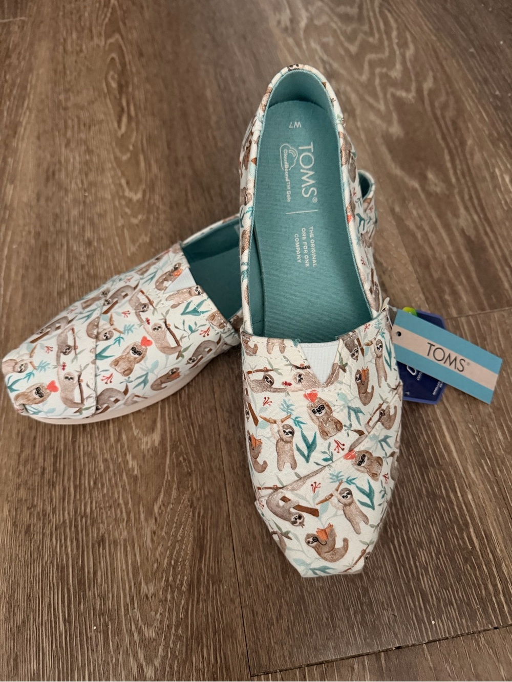 Toms Women's Classic Alparagata Sloth Print LIMITED EDITION slip on shoes size 7